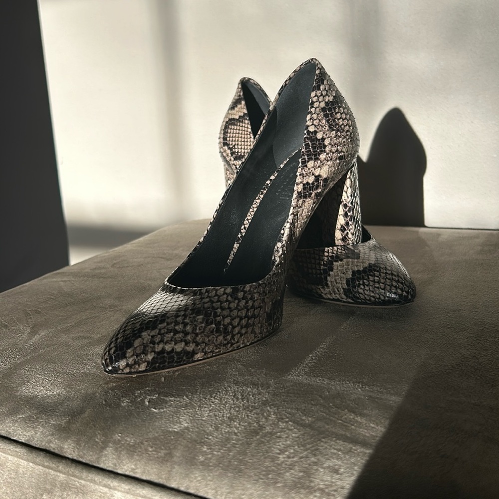 M.Gemi Snakeskin pumps